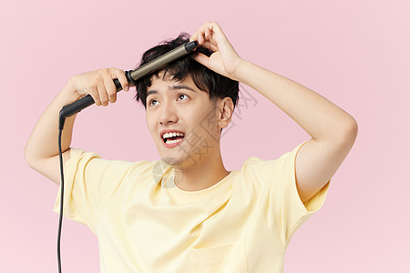 韩系男生用夹板给头发做造型图片