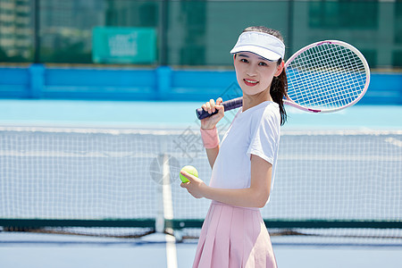 打网球的女青年形象图片
