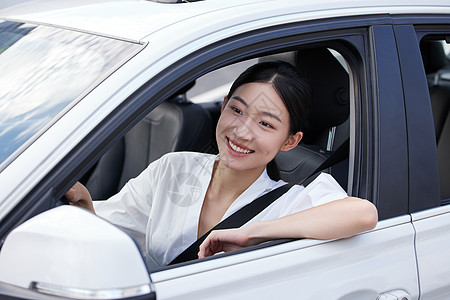 年轻白领女性驾车高清图片