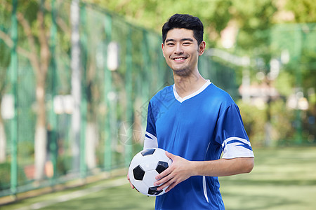 巴黎发布欧冠对阵拜仁海报：恩里克、阿什拉夫、K77出镜