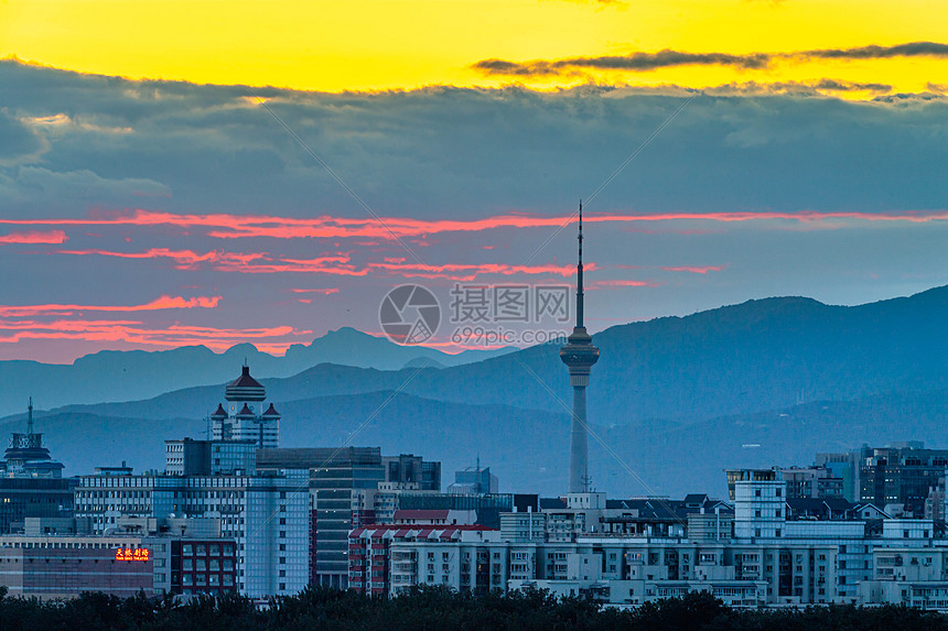 北京西山中央电视塔日落晚霞图片