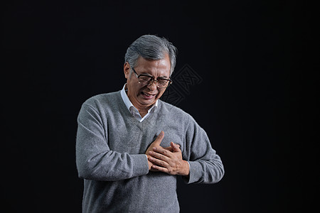 患病空巢老人心脏病疼痛高清图片