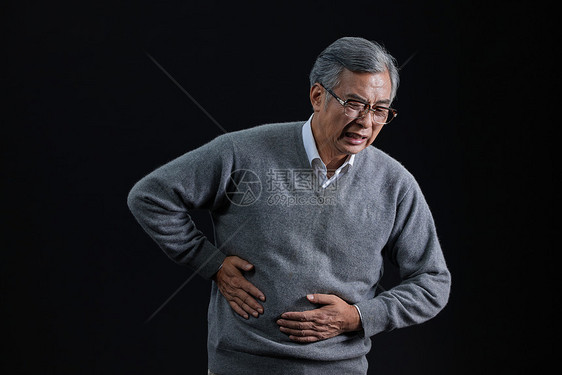 患病空巢老人腹部疼痛图片