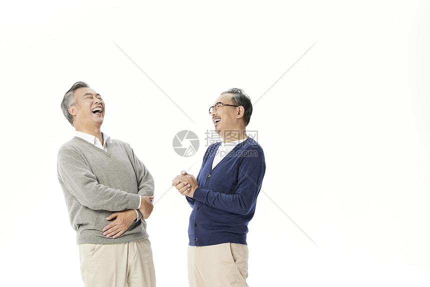 中老年男性和好友大笑图片