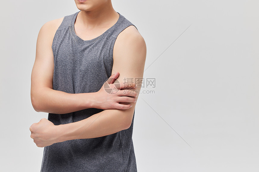 运动青年手部肌肉酸痛图片