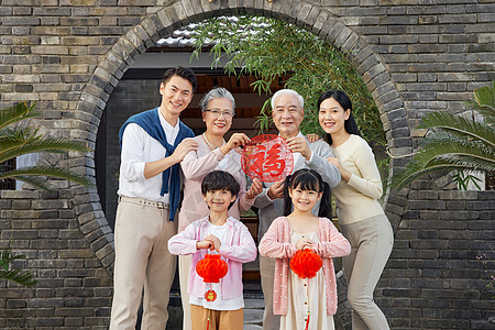 一家人春节庭院里拜新年背景图片