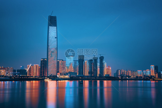 武汉长江边的夜景图片