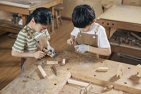 儿童木刻雕塑体验图片