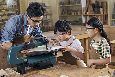 手工培训小朋友木工教室体验机器裁切模板背景