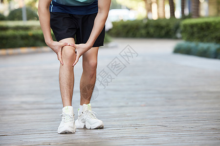 健身帅哥健身男性膝盖受伤局部特写背景