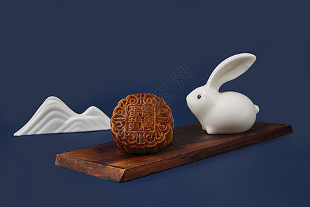 月兔中秋节蛋黄味的美味月饼背景
