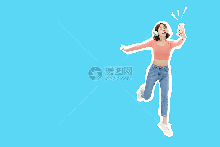 跳着自拍开心的美女创意图图片