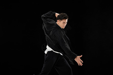 记者：皮奥利去留取决于对阵莱切结果，帕拉迪诺可能回归执教