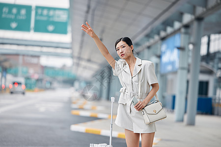 机场外打不到车的商务女性背景图片