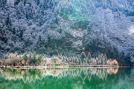 湖面雪景四川阿坝州毕棚沟龙王海景区背景