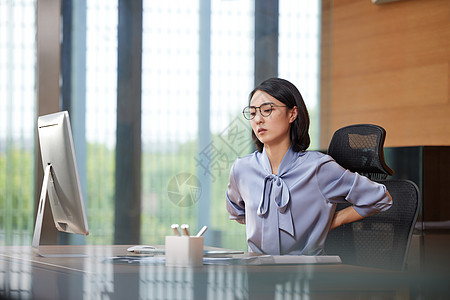 医疗企业商务女性腰酸背疼背景