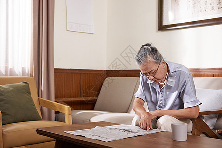 孤独空巢老人晚年居家生活图片