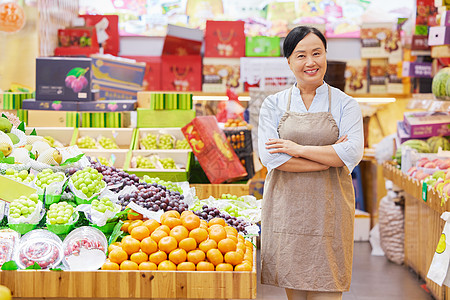 水果店店员中年女性形象高清图片