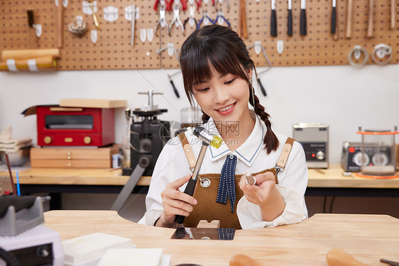 青年美女手工定制银饰品指环戒指图片