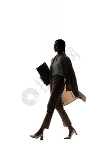 商务人物剪影抱着文件夹走路的女性形象背景