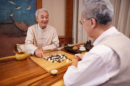 黑棋老年聚会一起下围棋背景