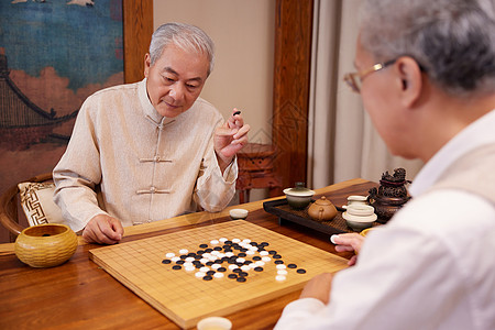 黑棋老年聚会一起下围棋背景