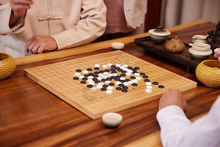 老年聚会一起下围棋高清图片