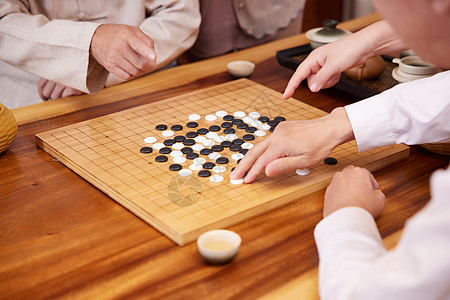 老年聚会一起下围棋高清图片