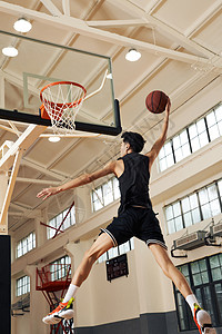 篮球选手起跳扣篮背景图片