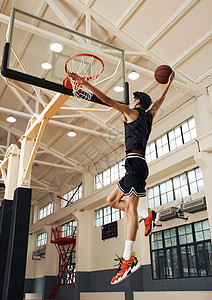 篮球选手起跳扣篮背景图片