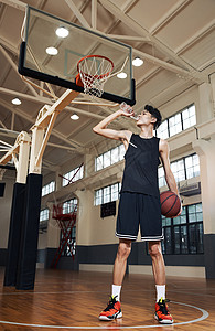 深陷巨大争议！每体：巴萨开始管控亚马尔的公开活动