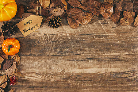 木质纹理上的秋季静物图片