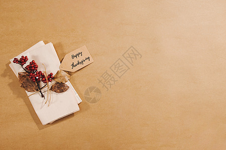 牛皮纸下的感恩节贺卡背景图片