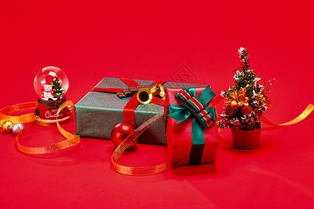 圣诞节礼物盒和小雪人背景图片