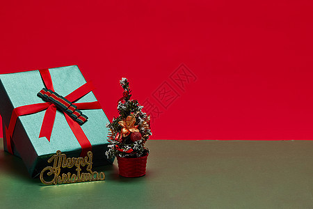 圣诞节礼物盒和圣诞装饰图片