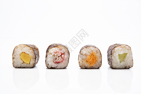 不同口味的日式寿司卷图片