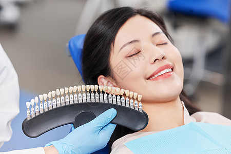 女性患者做牙齿美白高清图片