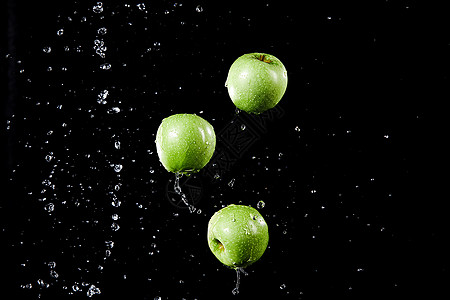 水果海报淋了水的新鲜青苹果背景