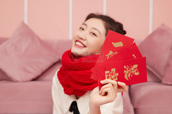 美女主播贺新年发红包图片