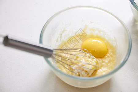 搅拌鸡蛋和面糊静物图片