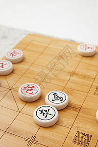 散落的象棋图片