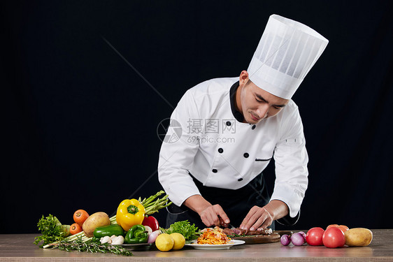 西餐厨师装饰餐点图片