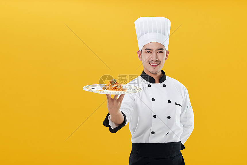 端着菜的西餐厨师形象图片