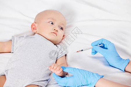 可爱宝宝居家打疫苗高清图片