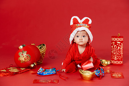 虎年元宵佳节可爱婴儿新年春节装扮背景