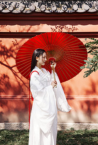 气质古风和服神明少女侧身撑伞图片