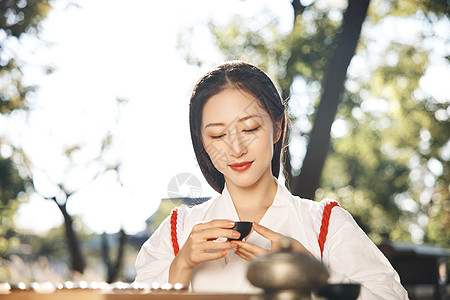 夏季美女饮茶下棋的神明少女背景