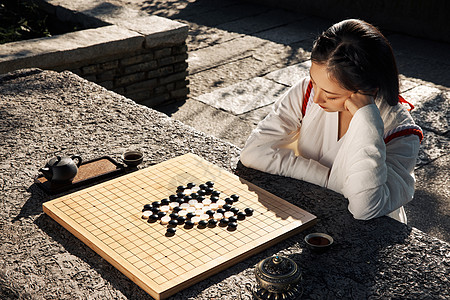 下围棋打盹的气质和服美女图片