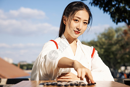 户外下围棋的气质神明少女图片