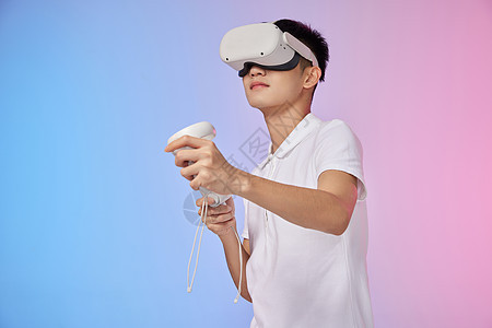 年轻男性体验vr虚拟现实技术图片